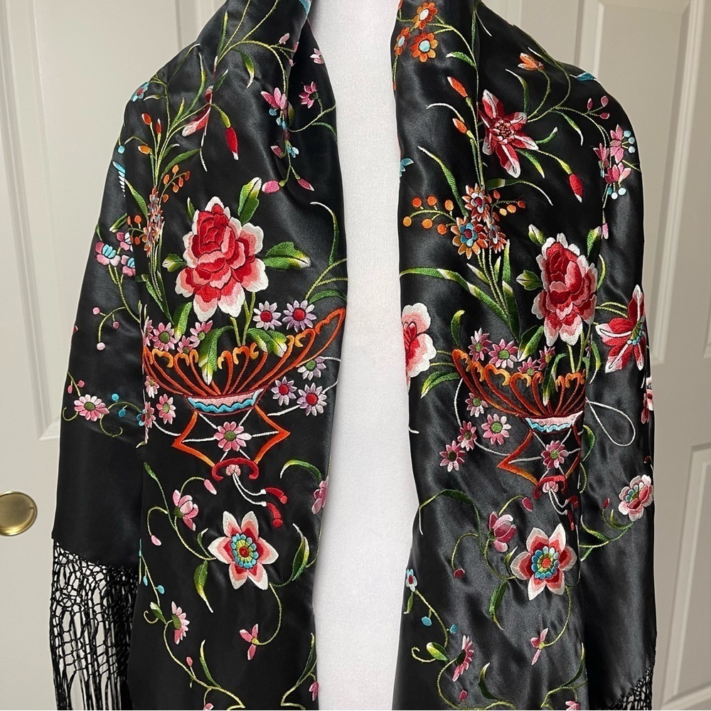 Vintage Silk Manila Piano Shawl Colorful Floral Hand Embroidered Wrap Scarf - Picture 4 of 16